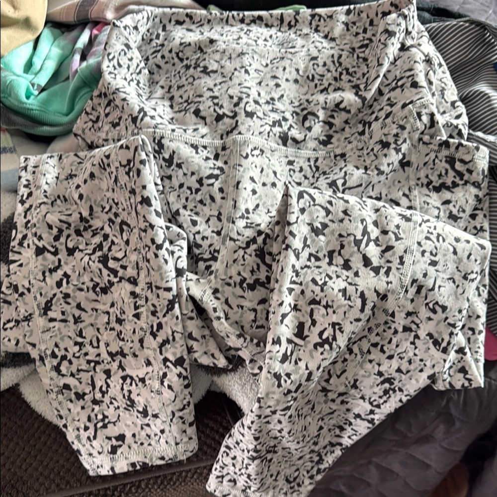 Women’s RBX Black and White Patterned Leggings Large